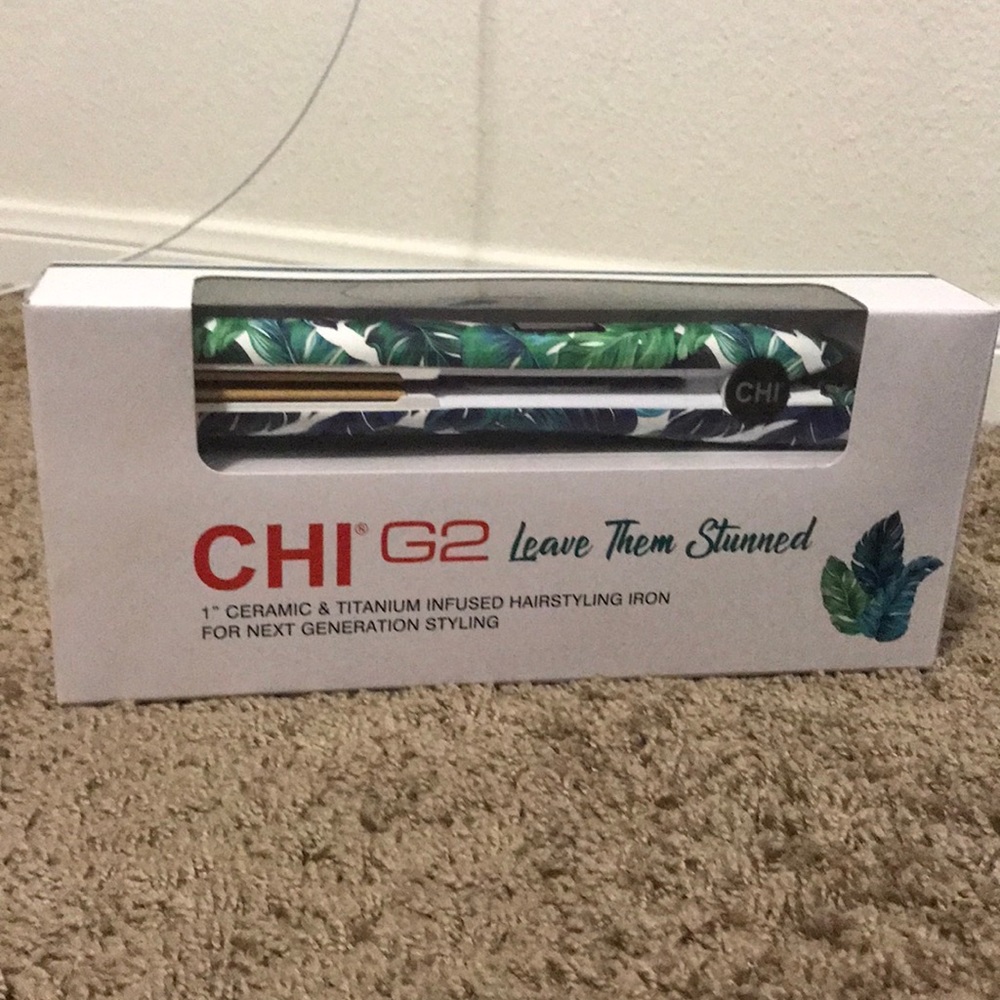 CHI Ceramic and titanium infused hairstyling iron